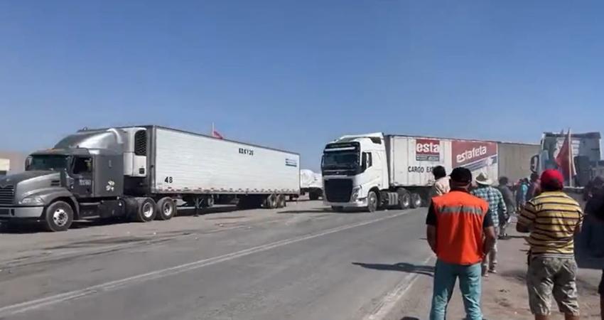 Antofagasta: Camioneros deponen bloqueo y comienzan a despejar sector de La Negra