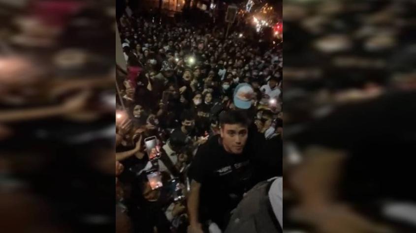 Sin medidas sanitarias: Polémica por concierto de cantante de trap en Reñaca