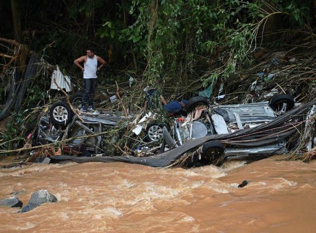 Brasil: A 104 aumentan los fallecidos tras lluvias torrenciales de Petrópolis