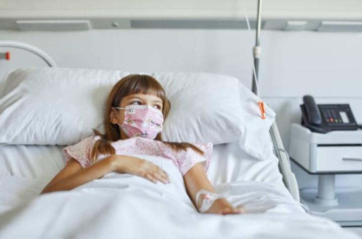 Ómicron cuadriplicó hospitalizaciones de menores en Estados Unidos