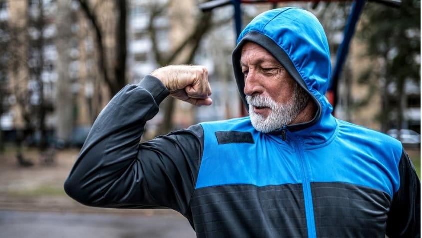 Cómo los músculos cambian con la edad (y cómo mantenerlos en forma a medida que envejecemos)