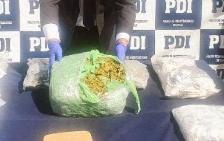 Dos carabineros fueron detenidos: PDI incautó más de una tonelada de droga en Arica