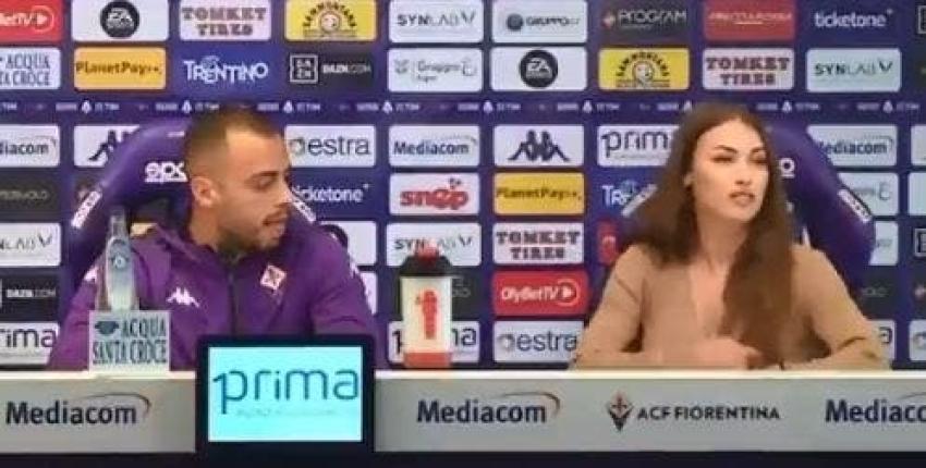 [VIDEO] Futbolista de la Fiorentina es blanco de críticas tras lasciva mirada a periodista del club