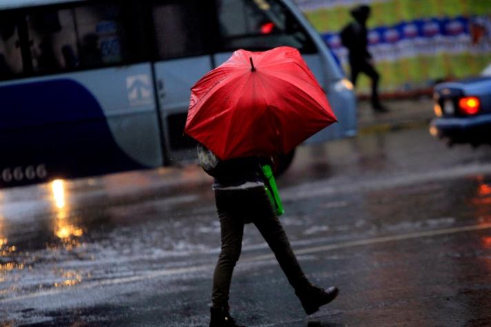 Meteorología emite aviso por probables tormentas eléctricas en dos regiones del país