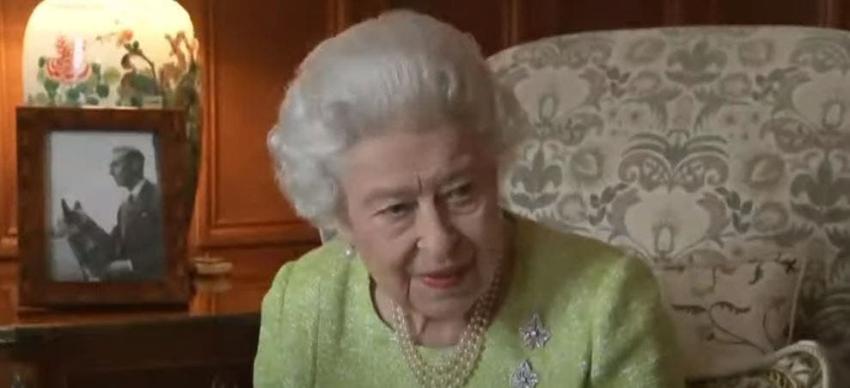 [VIDEO] Alerta en Reino Unido: Reina Isabel II dio positivo a COVID-19