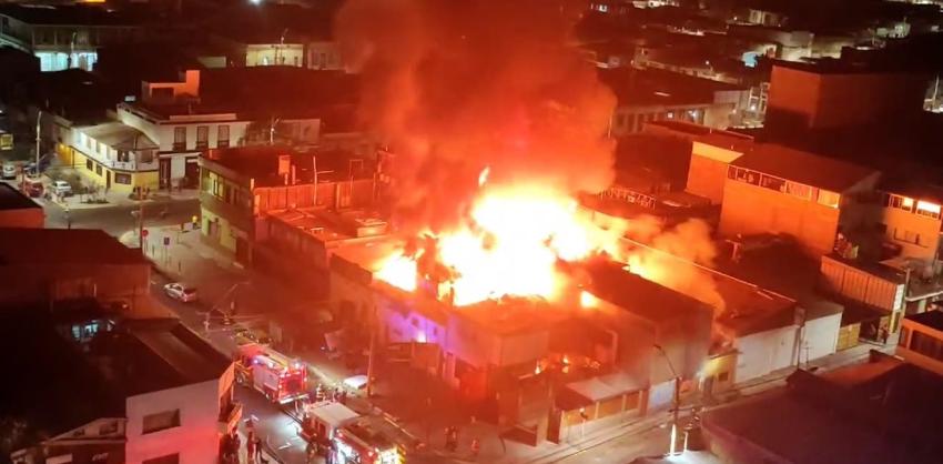 Incendio en casona en Iquique deja cuatro personas lesionadas