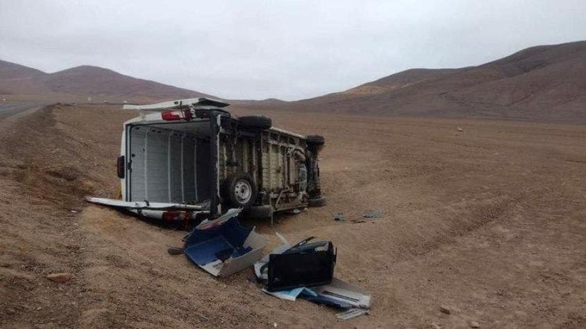 Camioneta que trasladaba perritos volcó cerca de Chañaral: hay cuatro extraviados en pleno desierto