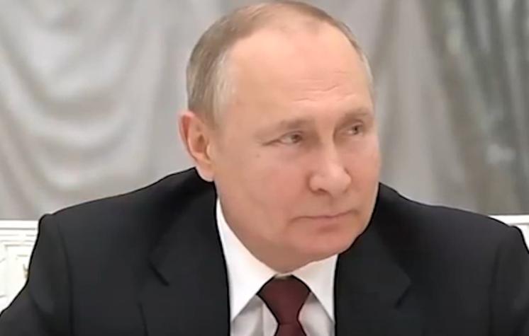 [VIDEO] "¿Sugieres que negociemos?" Vladimir Putin reprende a su jefe de espías durante conferencia