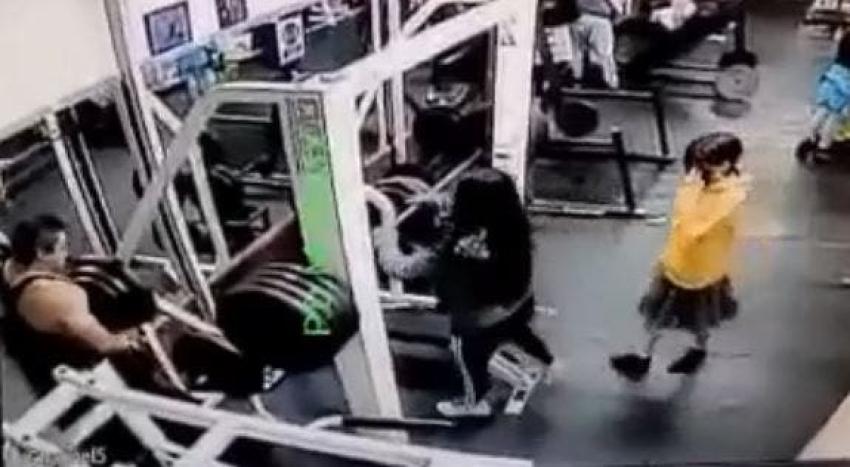 Mujer muere en un gimnasio luego que le cayera una pesa de 180 kilos en la cabeza