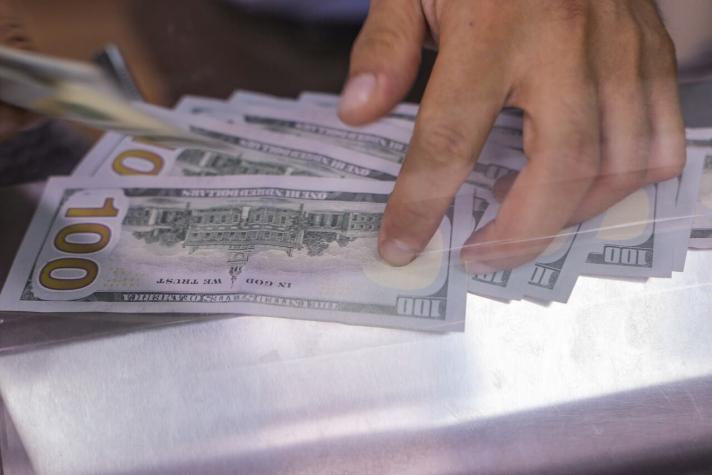 Dólar en Chile sube $30 tras invasión a Ucrania