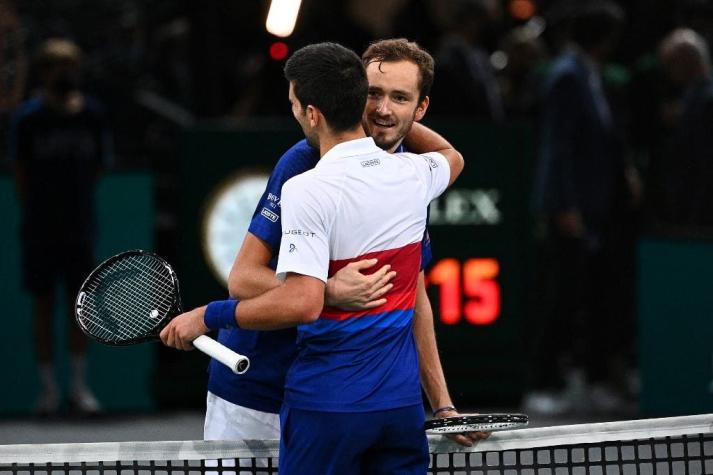 Novak Djokovic felicita al ruso Daniil Medvedev por convertirse en el nuevo número uno del mundo