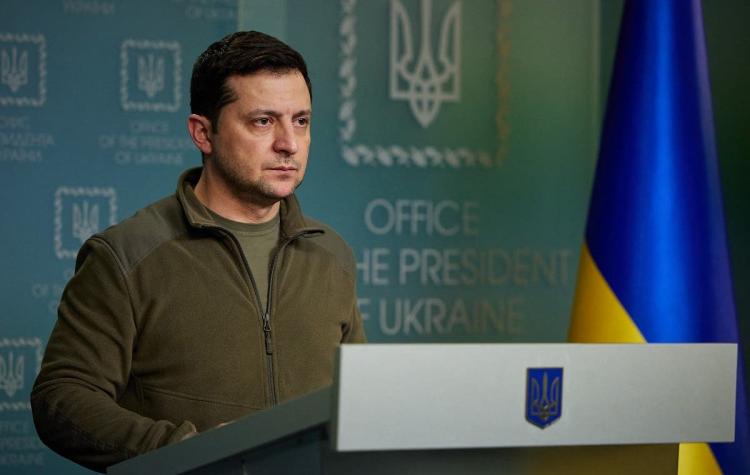 Presidente ucraniano afirma que las tropas rusas toman también por blanco zonas civiles