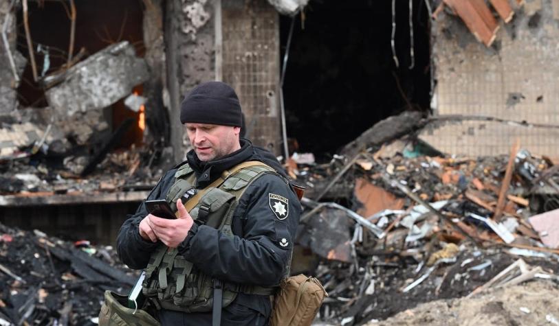 Ejército ucraniano afirma que se enfrenta a blindados rusos al norte de Kiev