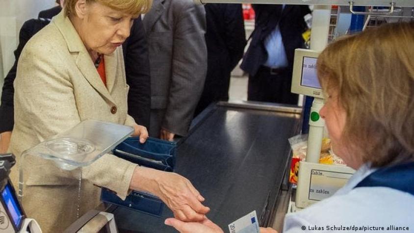 Ladrón roba la cartera de Angela Merkel en un supermercado de Berlín