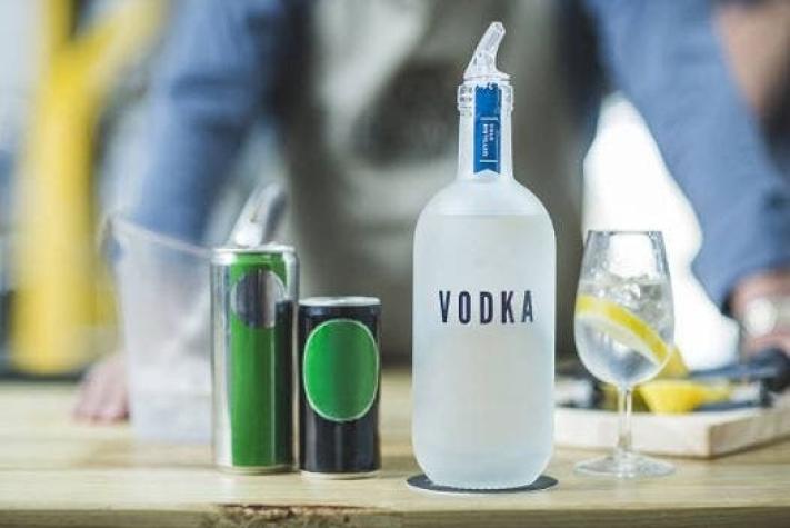 Canadá y algunas licorerías de EE.UU deciden dejar de vender el vodka ruso