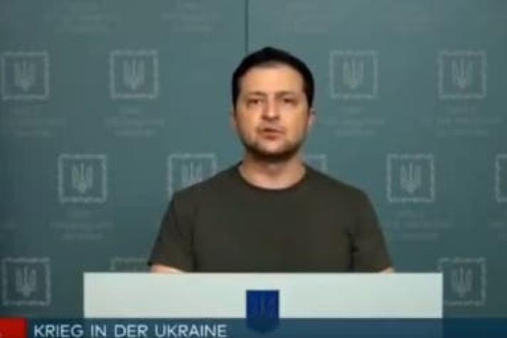 [VIDEO] Intérprete de medio alemán rompe en llanto mientras traduce discurso de presidente ucraniano