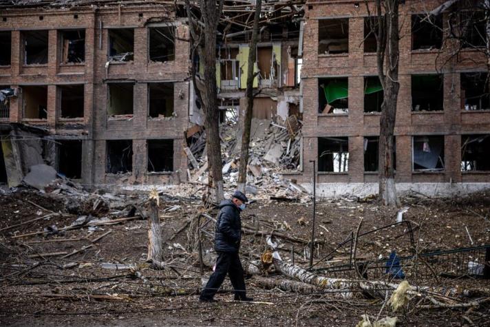 Ucrania reporta 352 civiles muertos y casi 1.700 heridos en invasión rusa