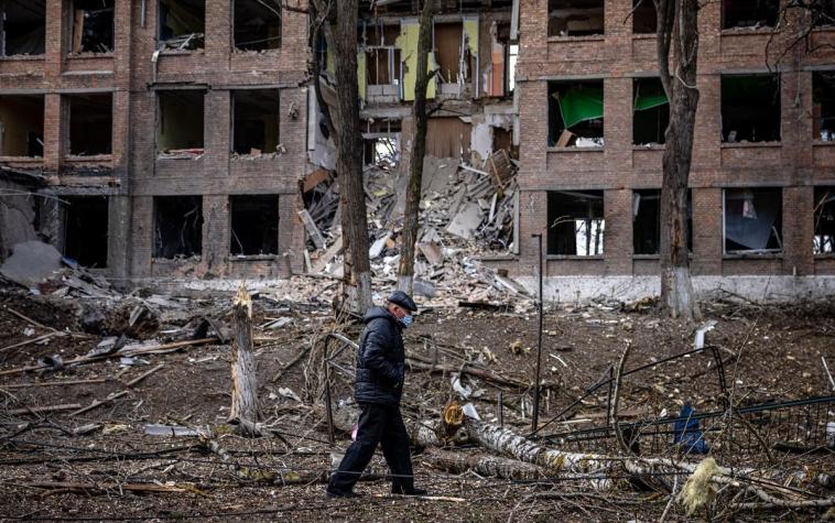 Ejército ruso dice que civiles ucranianos pueden partir "libremente" de Kiev