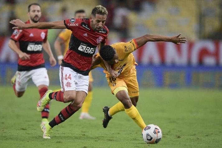 Mauricio Isla es multado por Flamengo luego de irse de fiesta tras presentar malestares físicos