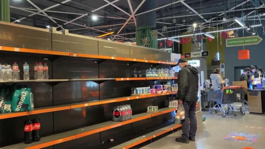 [VIDEO] Comienza la escasez de alimento y agua en Ucrania