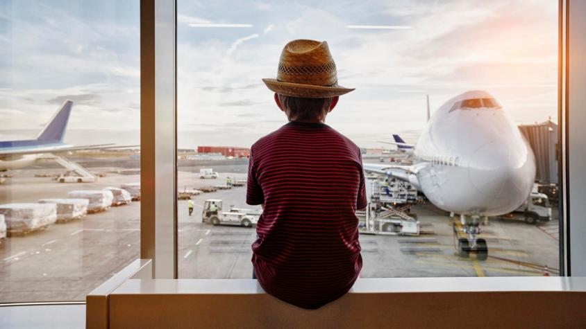 Niño se coló en avión y terminó a más de 2.600 kilómetros lejos de su casa