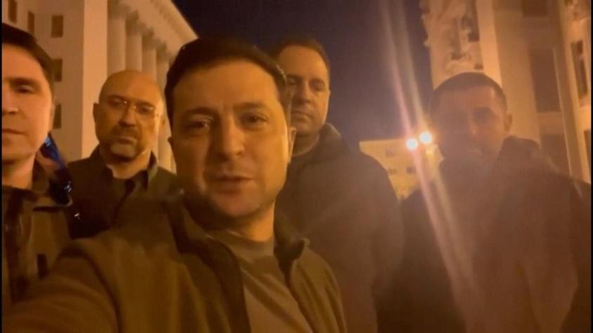 [VIDEO] No suelta el teléfono: Frenéticas gestiones de Zelensky para detener la invasión rusa