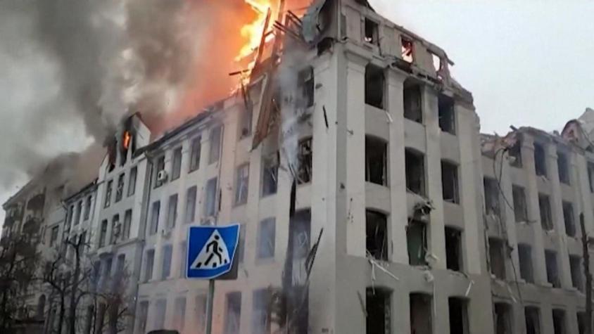 [VIDEO] Habría 2 mil muertos: Rusia endurece ataques contra civiles en Ucrania
