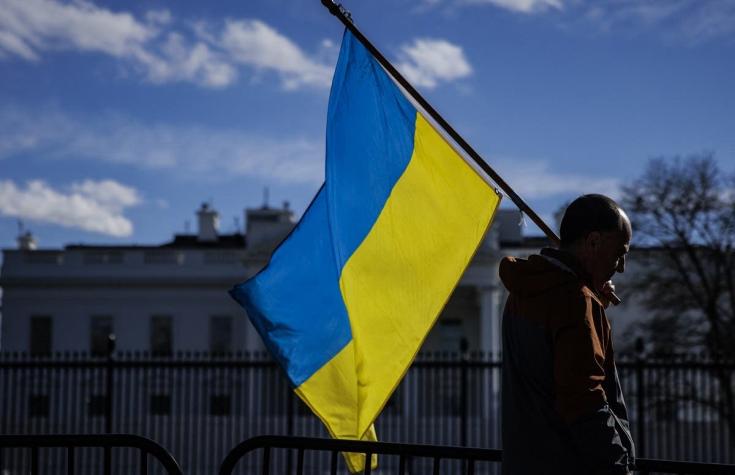 Arrestan a dos hombres armados cerca de embajada de Ucrania en EEUU