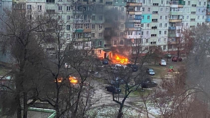 Ucrania acusa a Rusia de no respetar un alto al fuego y pospone la evacuación de Mariúpol