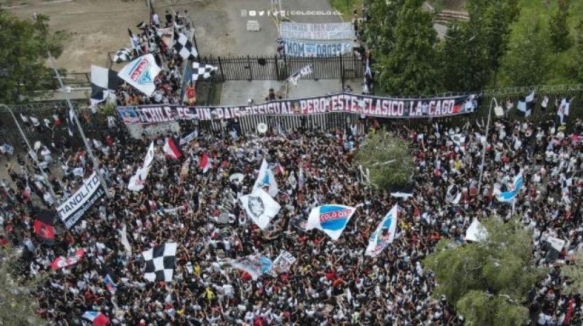 Hinchas de Colo Colo realizaron masivo arengazo en previa al Superclásico