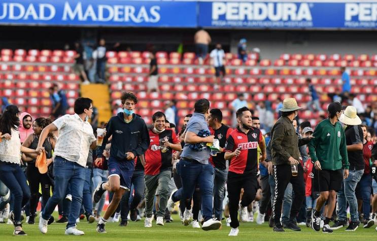 Suspendido partido Querétaro contra Atlas por violencia e invasión de cancha