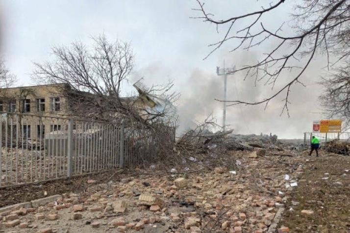 Misiles rusos destruyen aeropuerto de Vínnytsia en el centro de Ucrania