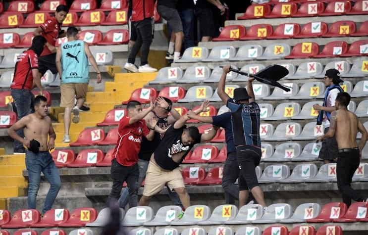 Aumentan a 26 los heridos por batalla campal en partido del Querétaro y el Atlas en México