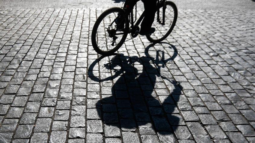Reportan muerte de ciclista en cercanías del Club Hípico: Bus del Transantiago estaría involucrado