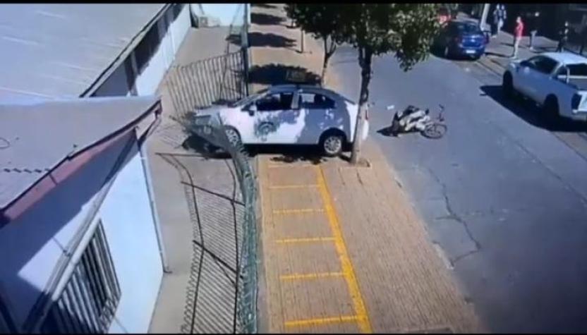 Conductora atropella a ciclista y choca contra un muro en examen de licencia de conducir en Curicó