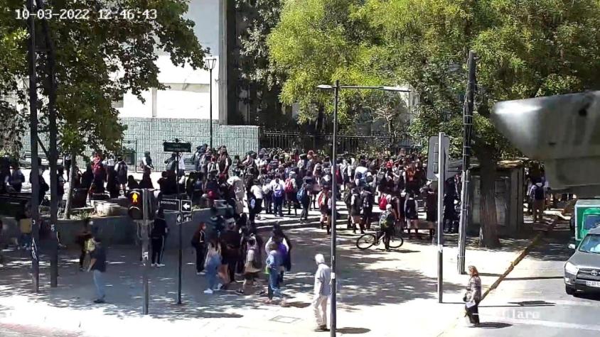 [VIDEO] Estudiantes del Lastarria denunciados: Alumnas protestan por filtración de fotos íntimas