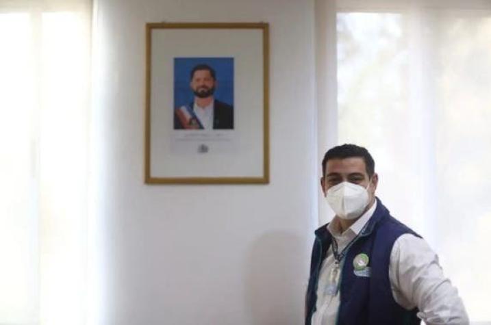 NO es el oficial: El retrato sin corbata de Gabriel Boric que publicó el alcalde de Cerro Navia