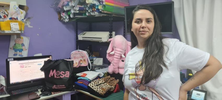 Mosa: Tras ser madre, mujer emprendió con $5 mil para comprar materiales y hacer pinches