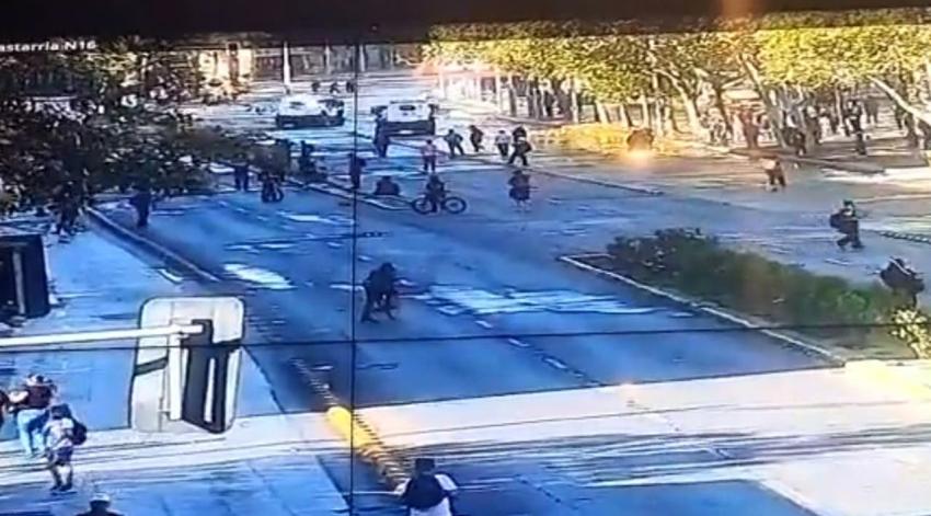 Carabineros informa cortes del tránsito por desórdenes en el centro de Santiago
