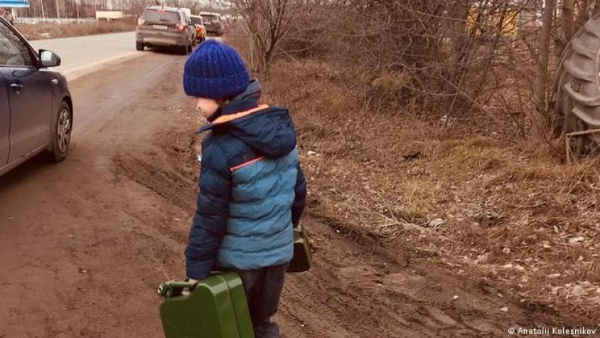 Llegan a Inglaterra 21 niños ucranianos con cáncer para tratamiento
