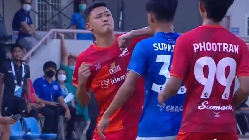 Brutal agresión en fútbol tailandés: jugador utilizó golpe de Muay Thai y dejó con 24 puntos a rival