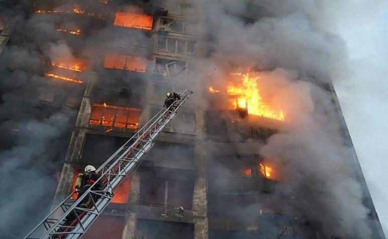 Dos muertos en ataque a edificio residencial en Kiev