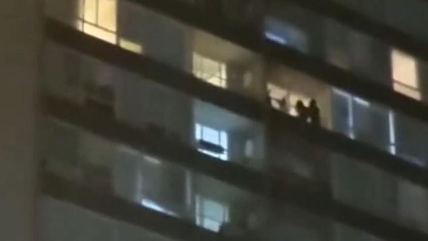 Frustran femicidio en La Granja: Vecinos evitan que mujer fuera lanzada desde un piso 14