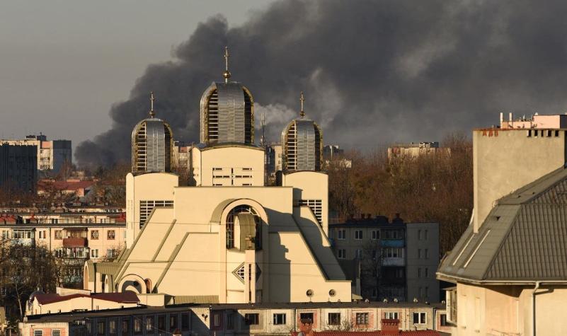 Rusia destruye una fábrica cerca del aeropuerto de Leópolis, en el oeste de Ucrania