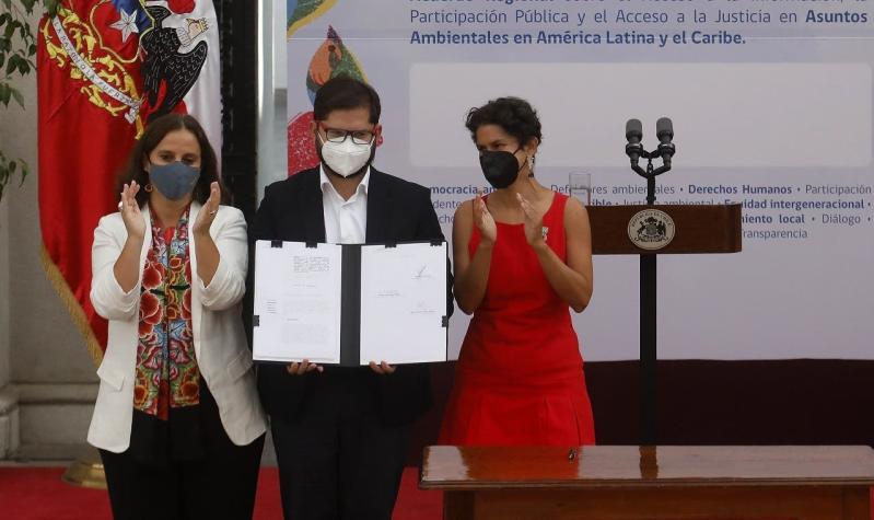 Boric firma mensaje para sumar a Chile a acuerdo de Escazú: "Nos hemos demorado más de la cuenta" Boric firma mensaje para sumar a Chile a acuerdo de Escazú: "Nos hemos demorado más de la cuenta"