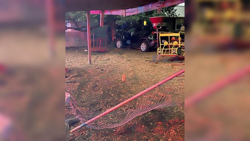 Niña de 4 años muere luego que vehículo chocara contra el patio de un jardín infantil