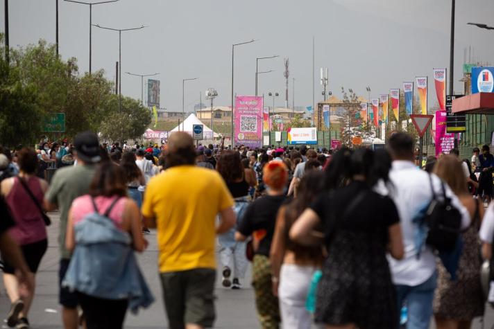 [VIDEO] Jóvenes se hacen virales al intentar colarse a Lollapalooza y terminar en recinto militar