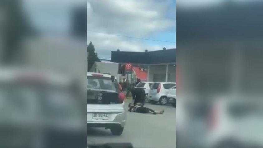 Formalizan a guardia de seguridad por agredir a "mechero" en Punta Arenas