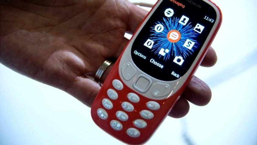 "Teléfonos tontos": el resurgir de los celulares no inteligentes en un mundo hiperconectado