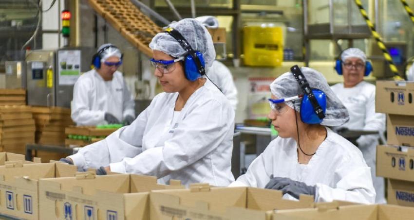 Nestlé busca mil aprendices para tomar cursos y luego trabajar en sus fábricas